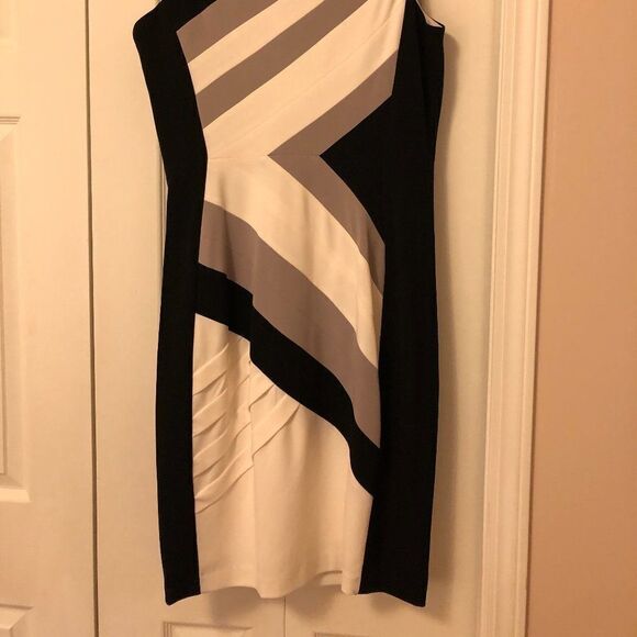 JAX Dress - Picture 2 of 9